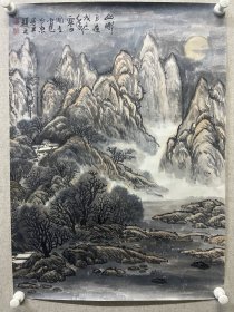 马国立，1946年9月生，籍贯河南，中国实力派专业画家，著名山水画家，国家一级美术师，现为中国艺术家联展创作室主任、世界和平艺术展评审委员会成员、中国大千山水研究会理事、中南书画院常务理事，河南省民族书画院副院长、河南省美术协会会员，河南大学美术系教授。