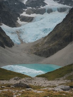 唯美的湖水高清风景图片壁纸