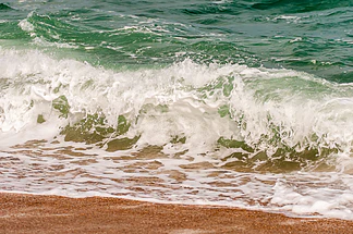 夏季沙滩海浪摄影图