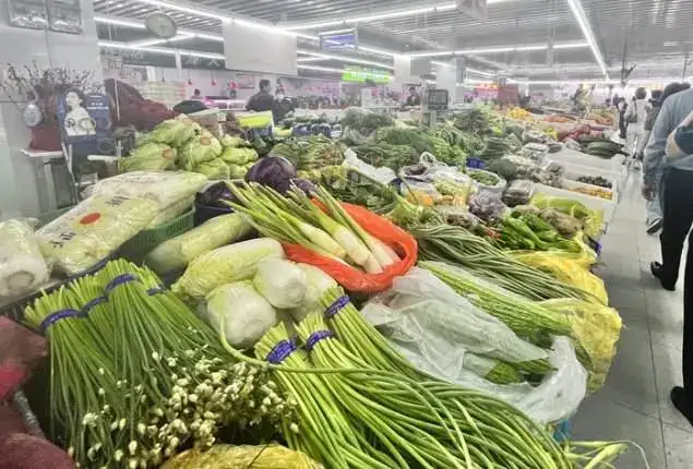 全国多地菜价大涨，有的翻倍涨，猪肉鸡蛋也涨，专家称高温降雨致菜价上涨，9 月中或恢复，具体情况如何？