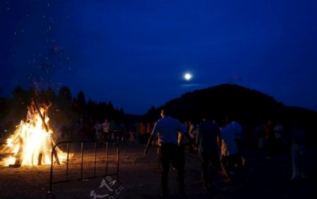 篝火晚会现场图片