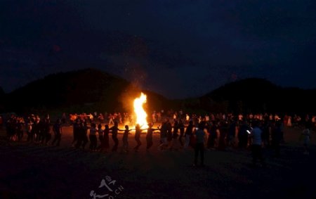 篝火晚会现场图片