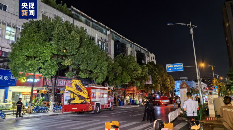 云南昆明广告牌坠落事故致3死7伤 相关责任人已被警方控制