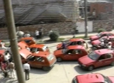 90年代成都百辆夏利出租车现场