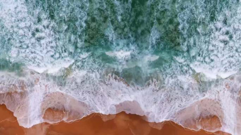 无缝循环8K宽屏海浪拍岸视频素材