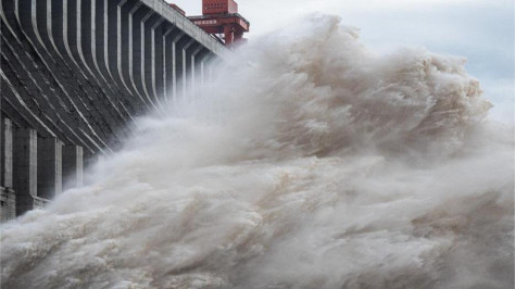 Three Gorges reservoir in C China continues to discharge water