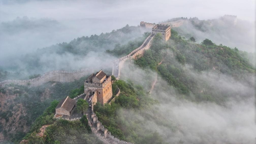 Scenery of Jinshanling section of Great Wall shrouded in clouds in Hebei
