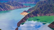 四川：绝美天龙湖 相当于770个杭州西湖蓄水量_fororder_rBABC2ZfwxCAabgoAAAAAAAAAAA186.850x567.640x427
