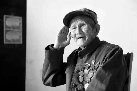 痛悼！102岁老英雄逝世，曾深藏功名60多年……