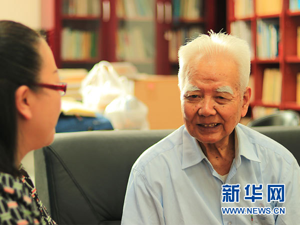 　　中国人民大学法学院教授，中国刑法学研究会名誉会长高铭暄接受本网专访。（单博文/摄）