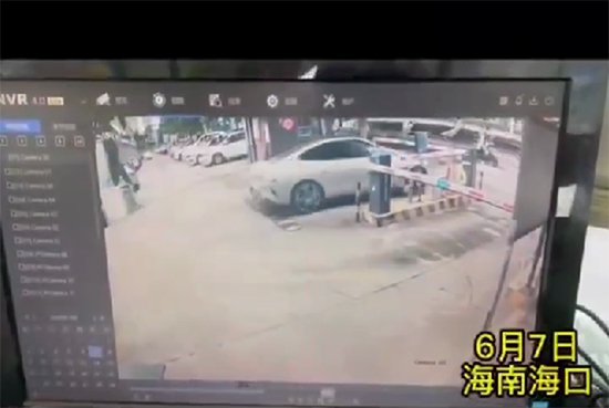 小米SU7事故视频截图