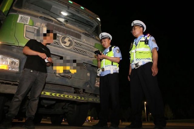 西安公安交警开展交通违法集中整治行动
