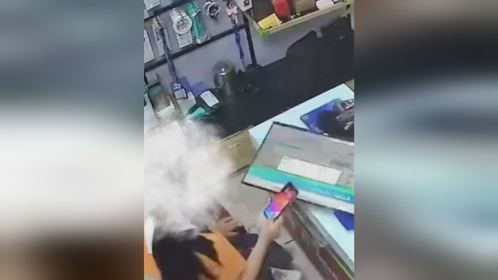 男子因女儿未满16岁拒办手机卡后怒砸电脑 营业厅工作人员被砸伤