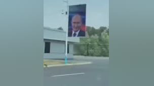 俄罗斯总统即将来访 平壤街头悬挂普京微笑的画像迎接