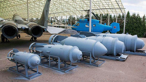 俄乌冲突：俄罗斯解锁重磅炸弹，FAB5000型号滑翔导弹