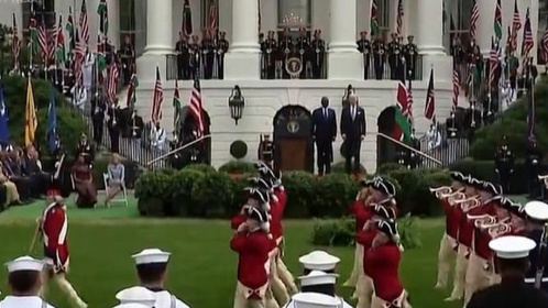 拜登迎接肯尼亚总统，准备了隆重的欢迎仪式