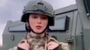 走上前线的乌军女兵向俄军放话：来吧！我们不惧怕俄罗斯