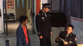 王学兵扮演的警察小伙看不惯同事对待小孩的态度，直接开怼！