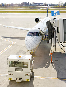 美国缅因州波特兰机场运输飞行器旅行飞机外观飞机场管状输卵管交通空运图片