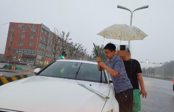 客户第一，途虎养车暴雨中紧急救援