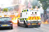 英媒：骚乱席卷英国，斯塔默政府遇首次重大危机