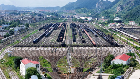 铁路部门全力保障迎峰度夏电煤运输