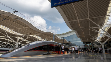 京广高铁全线实现复兴号动车组列车时速350公里运营