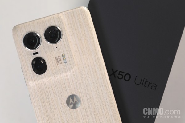 moto X50 Ultra上手评测：首款AI手机 实木背板有格调