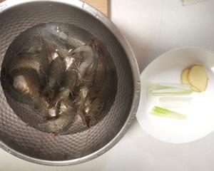 最简单的白灼虾（水煮）盐水基尾虾的做法 步骤1