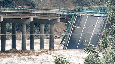 陕西柞水一公路桥梁垮塌已致11遇难 另有30余人失联