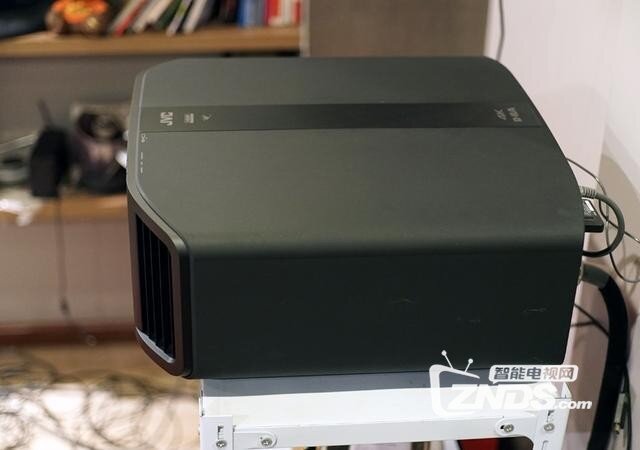 近9万的JVC N8家庭影院投影机试用评测：800000:1对比度P3色域