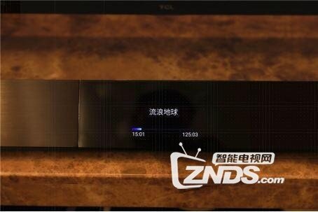 TCL C10双屏QLED电视对比红米电视，同是70寸这差距有点大！