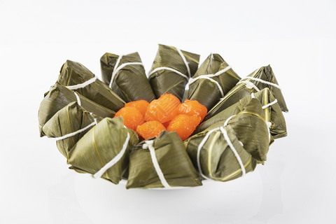 端午节美食粽子咸鸭蛋摄影图