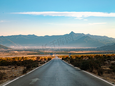 摄影照片_自由之路公路山脉摄影图