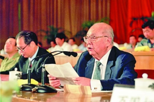 1999年，王光英同志在“全国十大绿化标兵”表彰大会上讲话