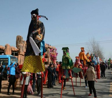 杨店镇楚江院“娃娃高跷”