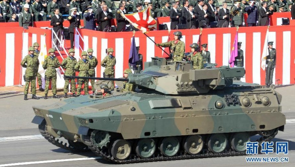 日本自卫队举行年度阅兵式 