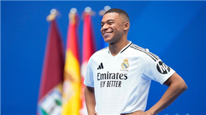 Mbappé assina oficialmente contrato e veste camisa 9 do Real Madrid no Estádio Santiago Bernabéu




O jogador francês Kylian Mbappé assinou contrato com o Real Madrid, na terça-feira (16), juntando-se oficialmente ao clube.

 