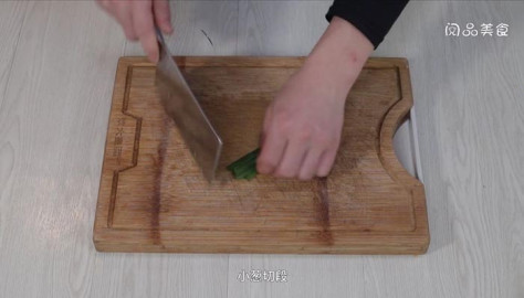绿豆芽炒面筋做法步骤：5