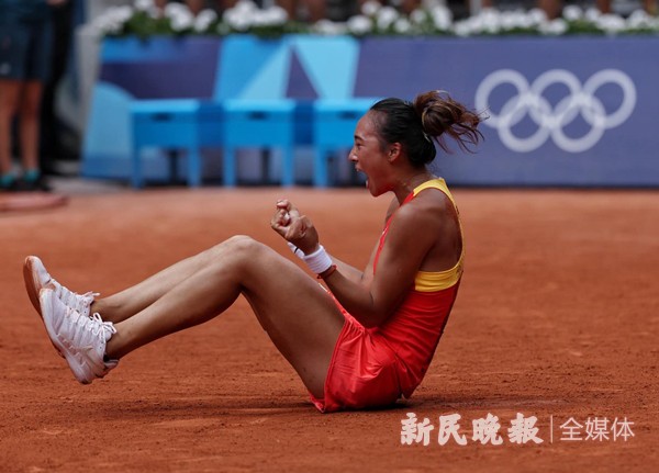 挑落世界第一、创造中国网球历史！郑钦文晋级奥运网球女单决赛