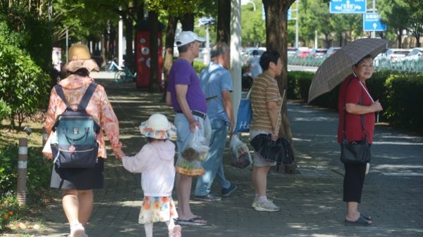 新民快评｜从容应“烤”不懈怠