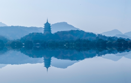 西湖雷峰塔风景<font color='red'>5120x1440</font>壁纸