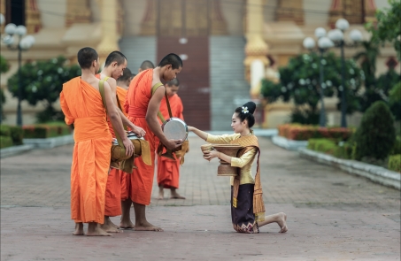 和尚 女孩祈祷 曼谷 相信 佛教 6K图片