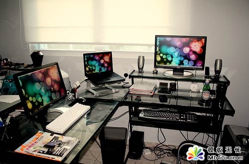 Triple Display Corner Desk Utopia