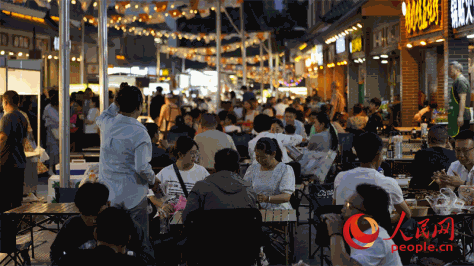 西宁市大新街夜市。人民网记者 甘海琼摄