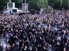伊朗首都德黑兰大批民众公开哀悼总统莱希和其他罹难官员