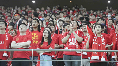 韩国记者：“新华，你觉得今晚结果会怎样？”