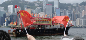 香港渔船维港巡游 庆祝香港回归祖国27周年