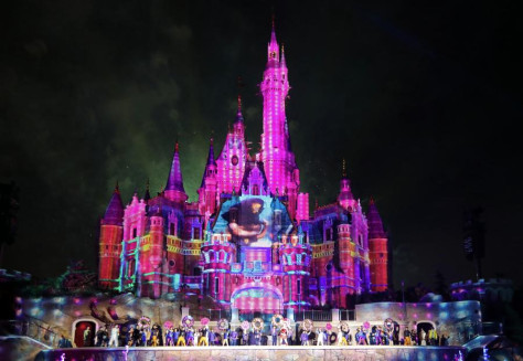 Foto yang diambil pada 19 Disember 2023 ini memperlihatkan upacara pembukaan tanah Zootopia pertama di Disneyland Shanghai, di timur China. (Xinhua/Liu Ying)