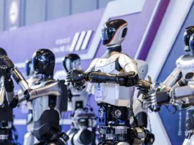 人形机器人亮相世界人工智能大会 国产技术大放异彩